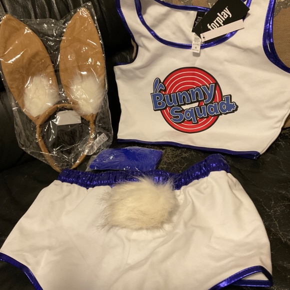 *Bunny 🐰 Squad Adult Costume *Bestseller!* Get it before Halloween 🎃 ! - Picture 5 of 9